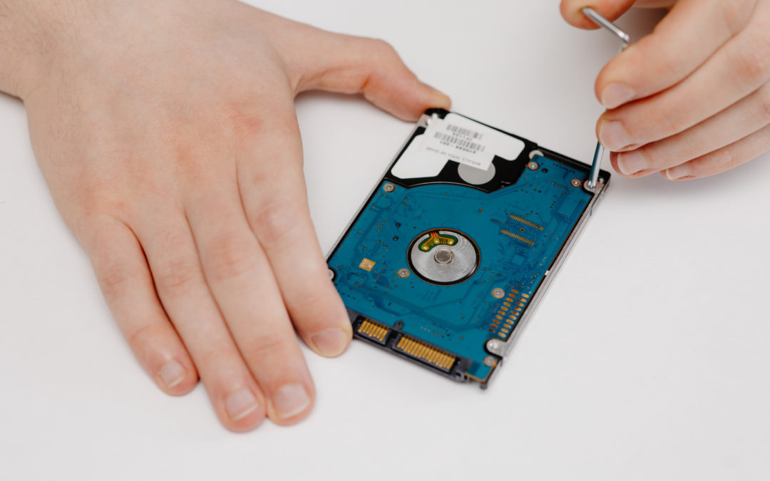 ¿Cómo instalar un disco duro SSD para mejorar el rendimiento del ordenador?